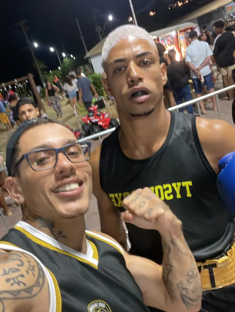 Atletas do Boxe Salvando Vidas com a bandeira da FMT Fight Center