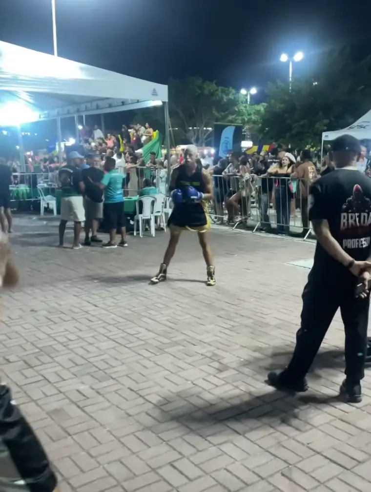 Bastidores de evento do projeto social Boxe Salvando Vidas em Búzios